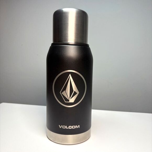 NEW Volcom Thermal Bottle 26oz Matte Black Insulated Wall Vacuum Hydration - Picture 2 of 7